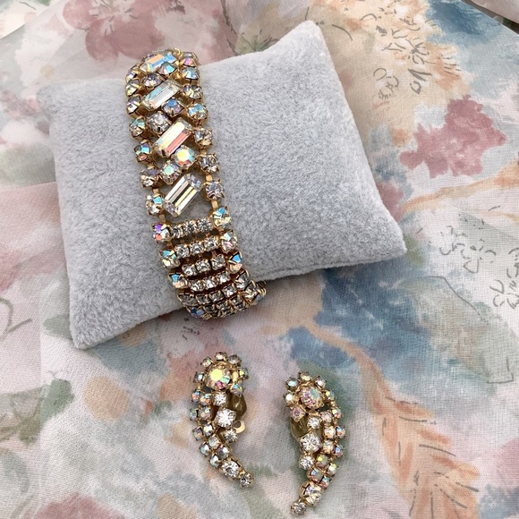 🎄🎄Vintage Juliana Gold and Crystal Bracelet and Clip earrings - Picture 3 of 3